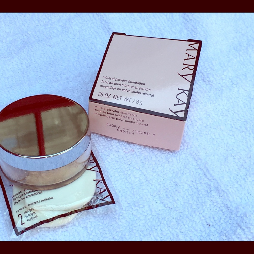 Mary Kay mineral powder Ivory 1